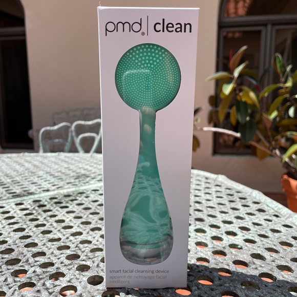 PMD Clean Smart Facial Cleansing Device NIB - Picture 2 of 5